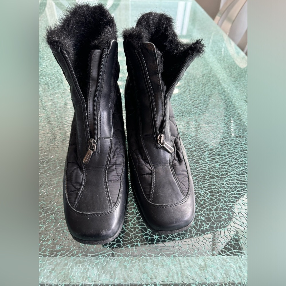 Aquatalia‎ booties 10